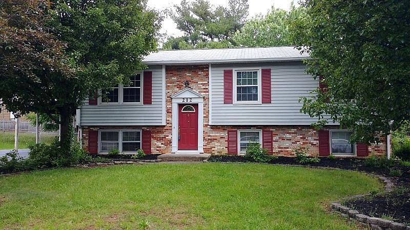 1st image of 212 Clubhouse Dr
