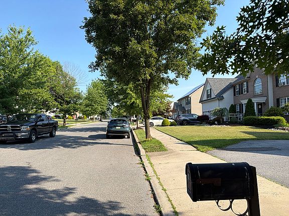 5th image of 10 Ashlee Ct