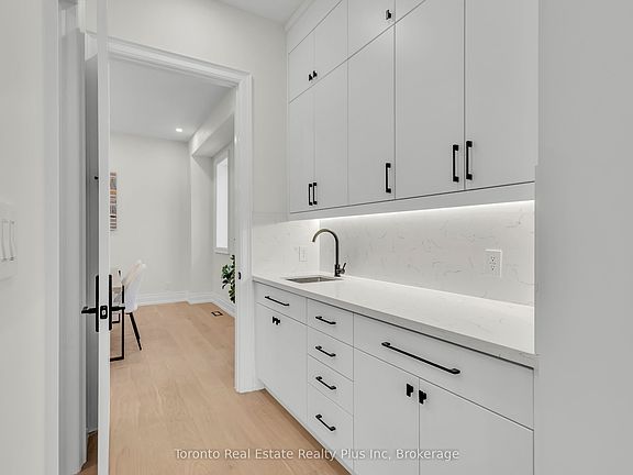 5th image of 25 Cronin Dr