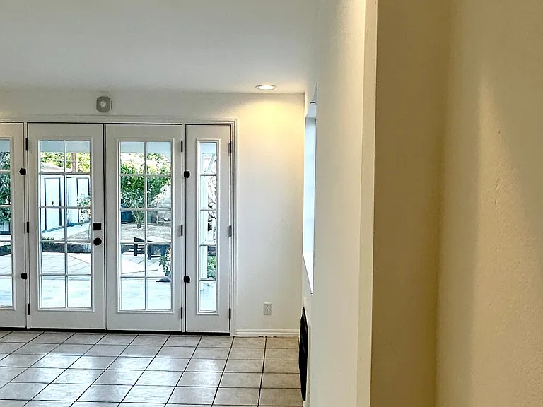 2133 N Buena Vista St — Photo 16