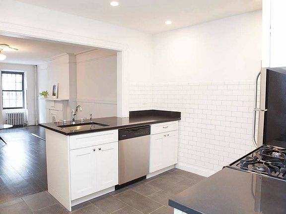 3rd image of 1163 Putnam Ave #1