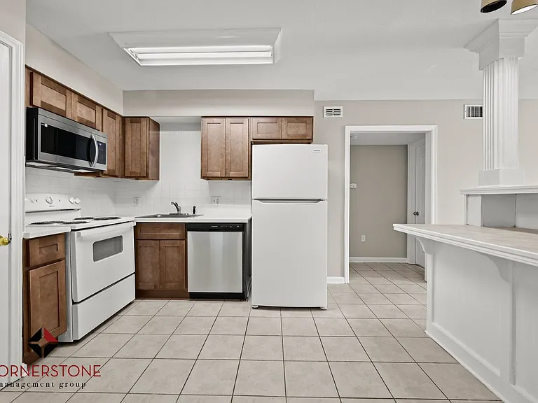 445 W Parker Blvd #4 — Photo 2