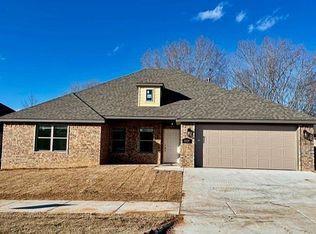 1024 S Xavier Ln, Fayetteville, AR 72701