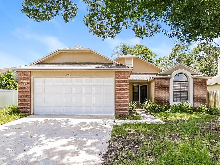 1003 Vernon Loop — Photo 1