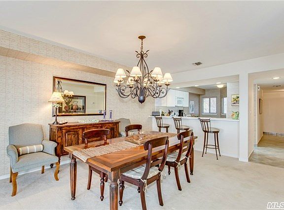 3rd image of 412 Fox Hill Dr