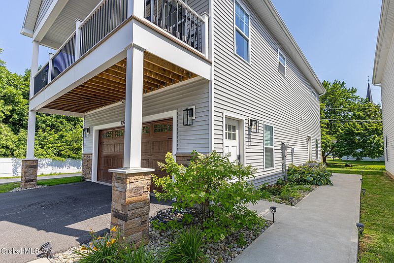 4th image of 105 Marjorie Lane UNIT 1