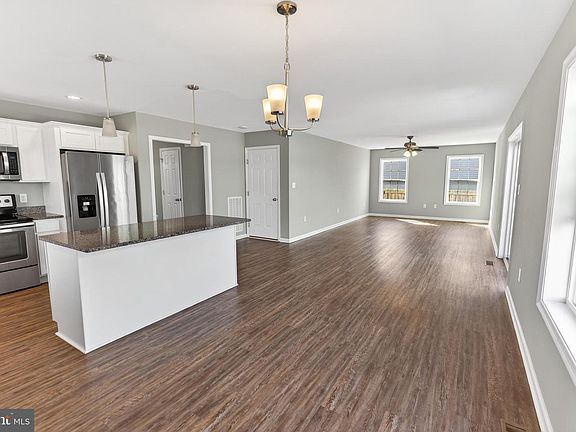 3rd image of 133 Belle Ayre Dr