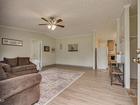 3rd image of 164 Sterling Dr