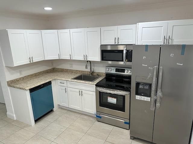 1st image of 160 SE 10th St #160