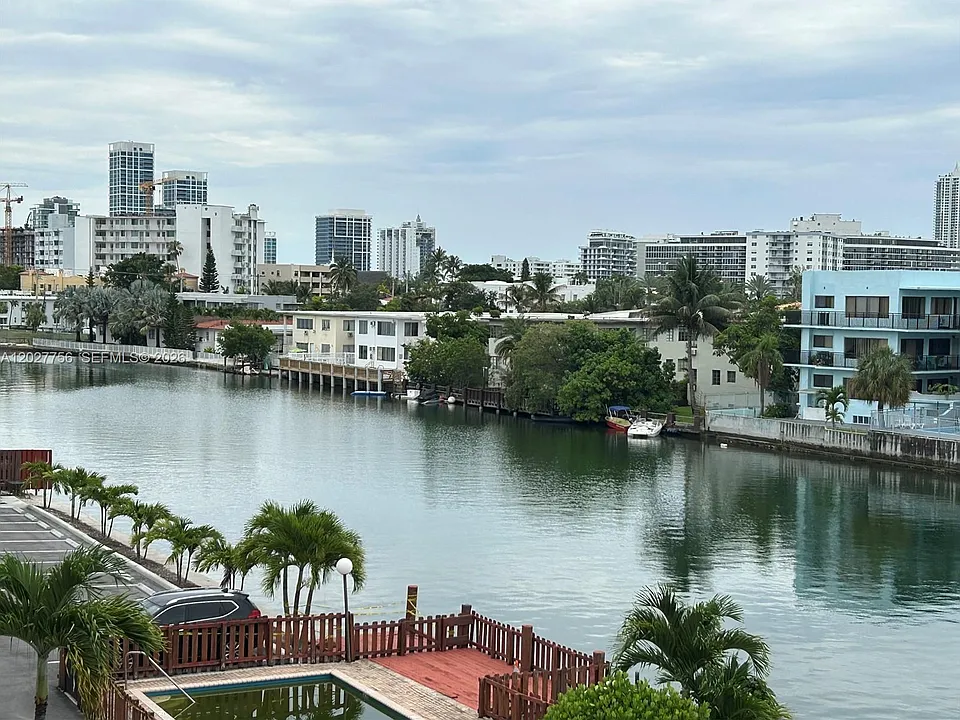 110 S Shore Dr #4F