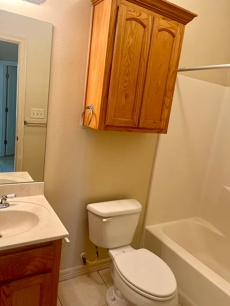 2 bed, 950 sqft, $900 — Photo 4