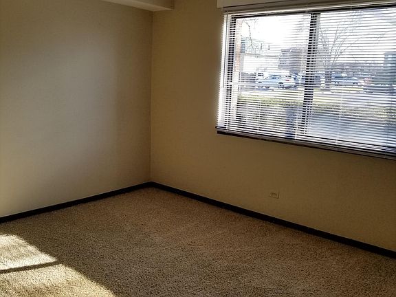 5th image of 7140 166th St APT 102