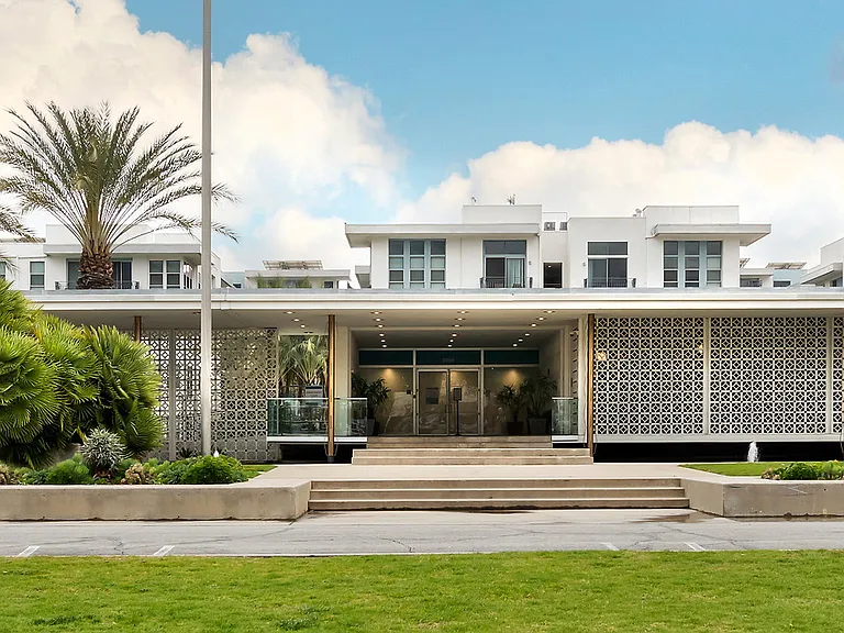 The Stuart at Sierra Madre Villa — Photo 43