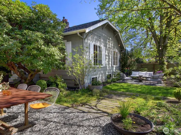 10556 Dayton Avenue N, Seattle, WA 98133