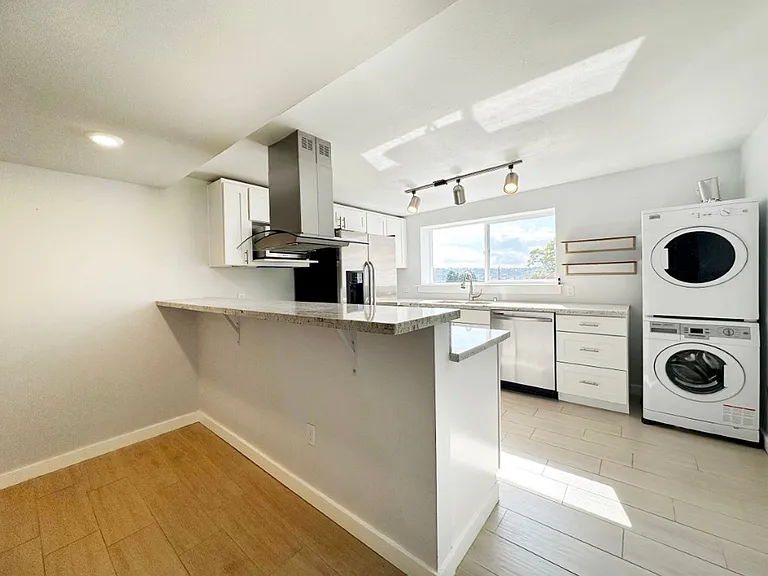 300 NW 47th St — Photo 3