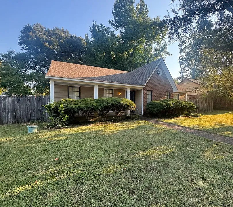 4822 Huntersglen S