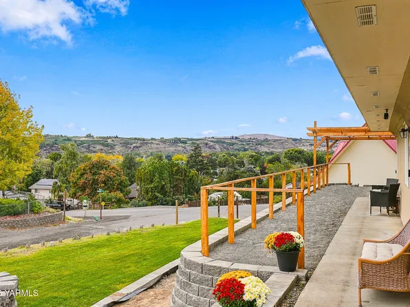 121 Garden Dr, Yakima, WA 98908
