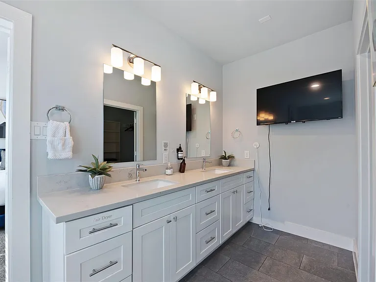 3365 Daphne St — Photo 16