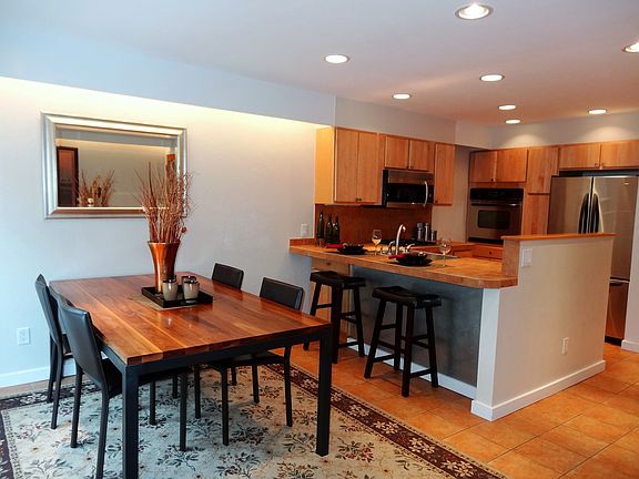 3rd image of 899 N Pearl St APT 5