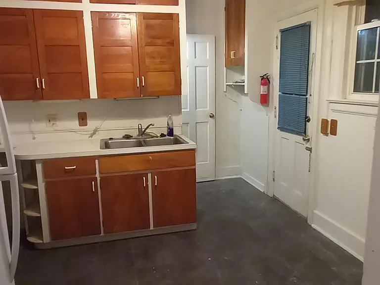 1001 Washtenaw Ave #1A — Photo 2