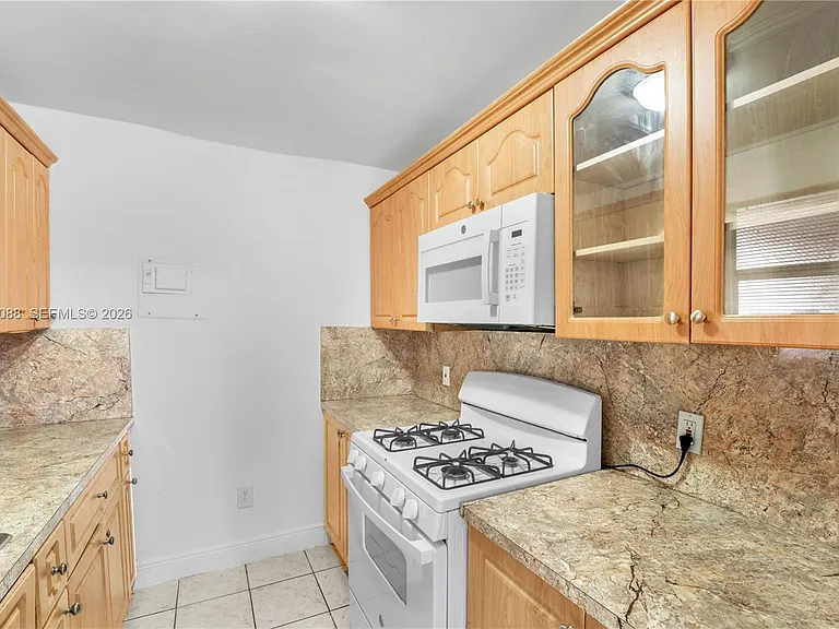 1305 W 53rd St #420 — Photo 9