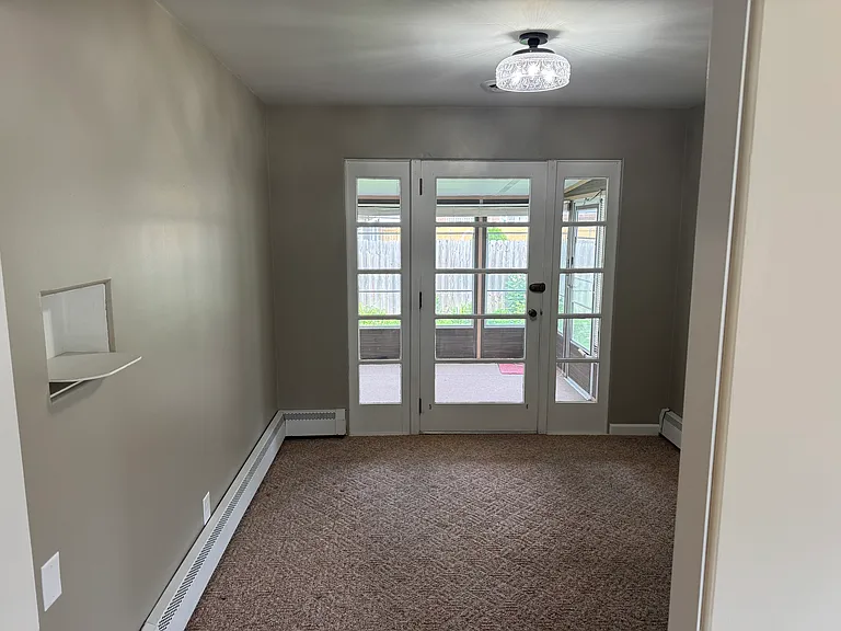 212 N Ottawa Ave — Photo 3