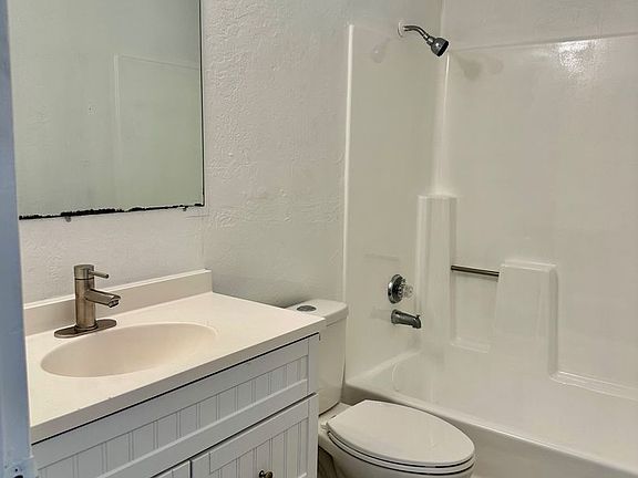 4th image of 13221 N 21st Pl #2B-1BA-768SQFT