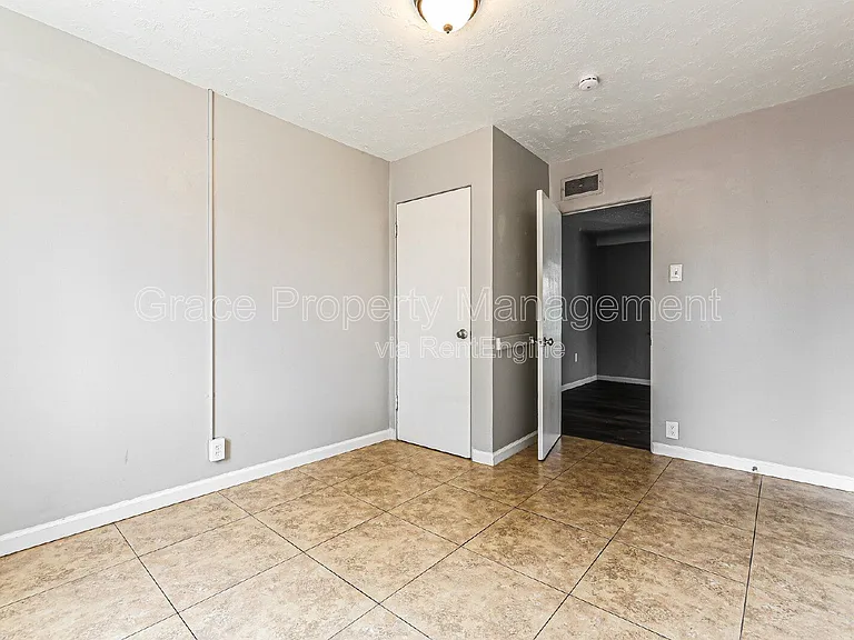 1950 N Oswego St — Photo 7