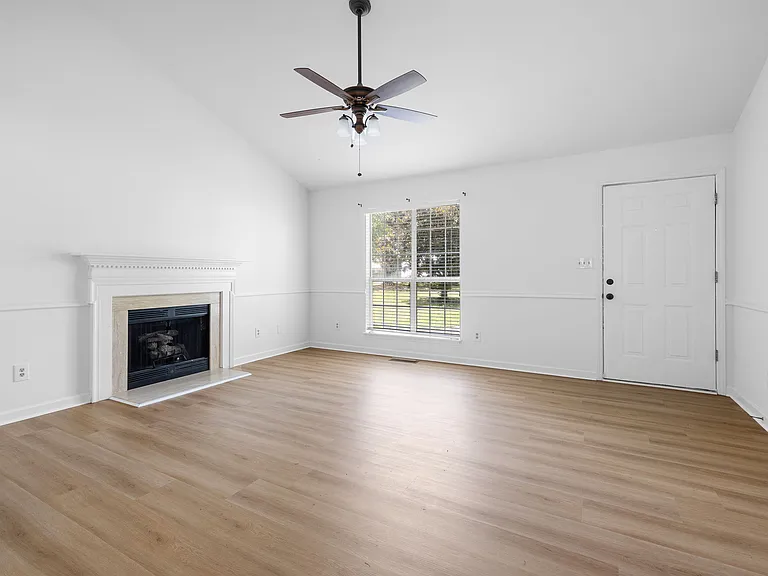 409 Vista Springs Cir — Photo 5
