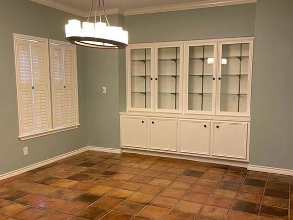 4th image of 6009J Country Club Dr