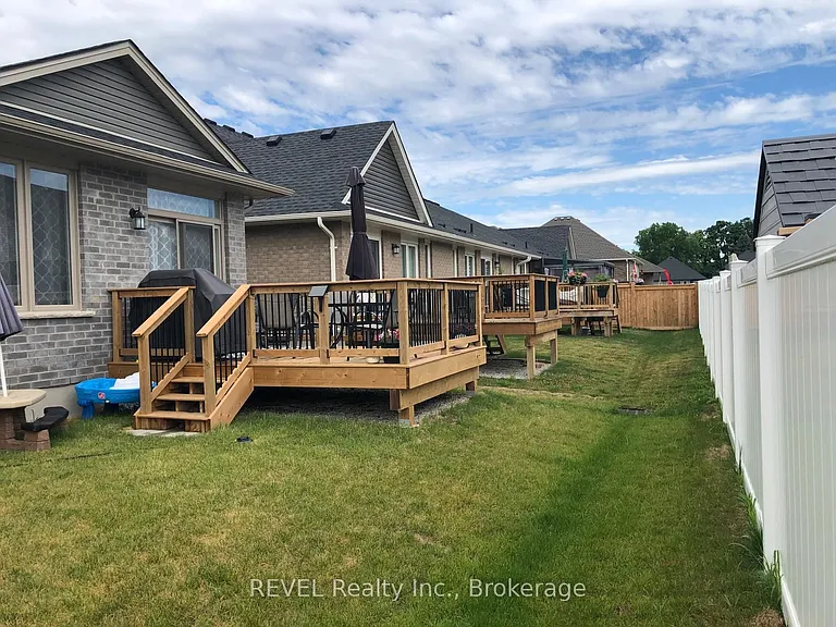 155 Denrich Ave — Photo 2