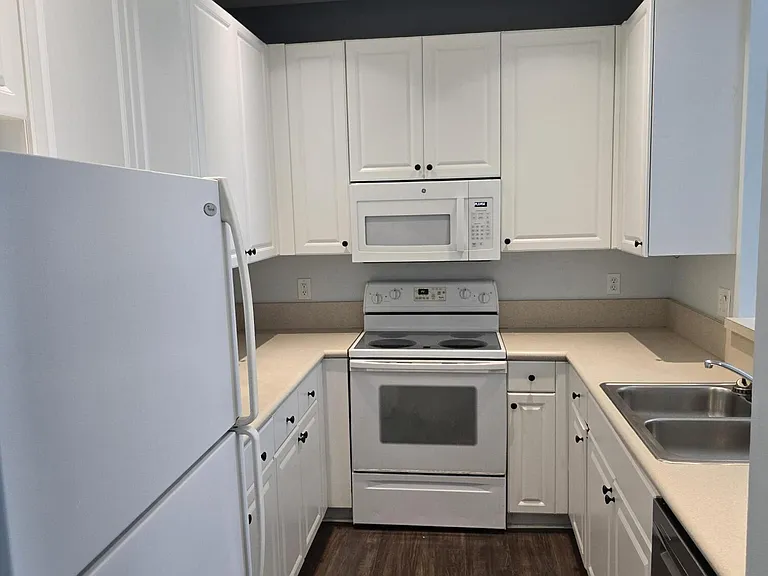 4261 E Main St — Photo 18