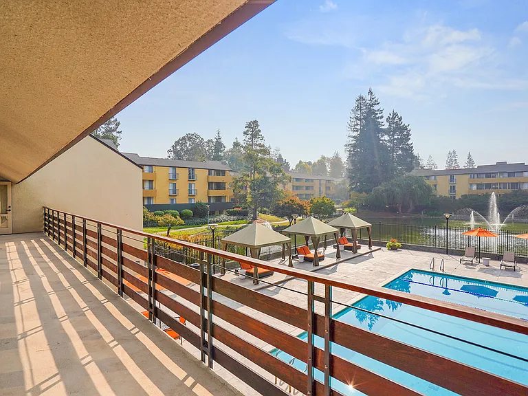 Americana Apartments — Photo 14