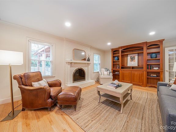 4th image of 4301 Deepwood Dr