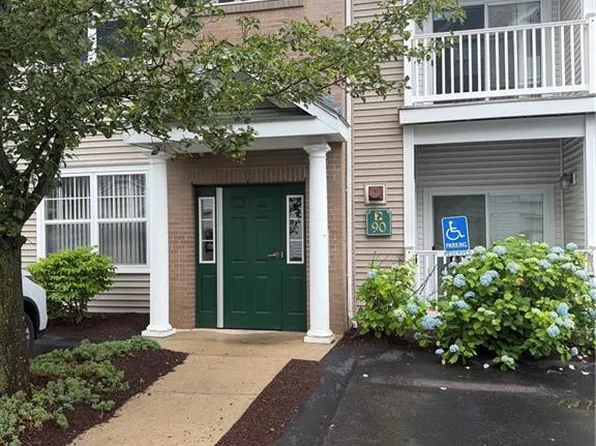 90 Mill St APT 201, Woonsocket, RI 02895