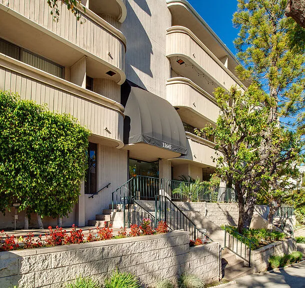 11645 Montana Ave #311 — Photo 23