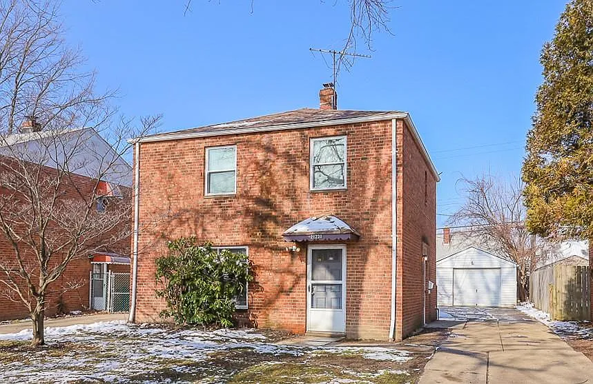 21231 Morris Ave photo 1