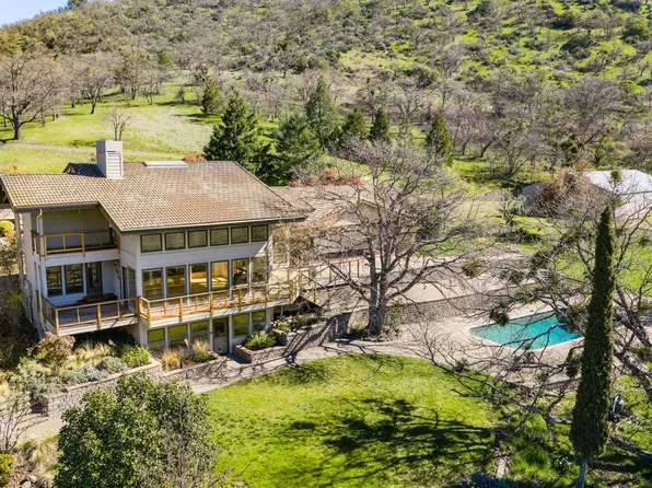 6023 Hillcrest Rd, Medford, OR 97504