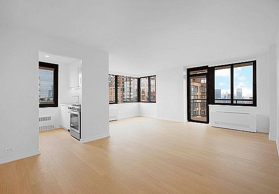 3rd image of 124 W 60th St APT 39D