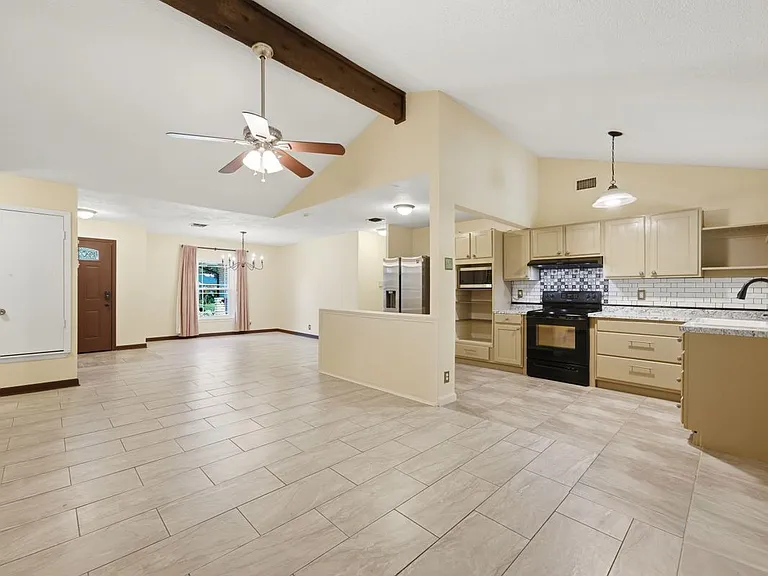 1114 Churing Dr — Photo 10