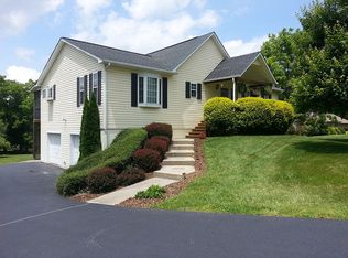2 Coyote Hollow Rd, Waynesville, NC 28785