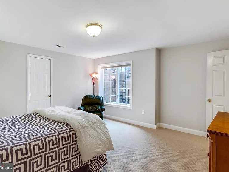 1207 Artnauman Ct — Photo 38
