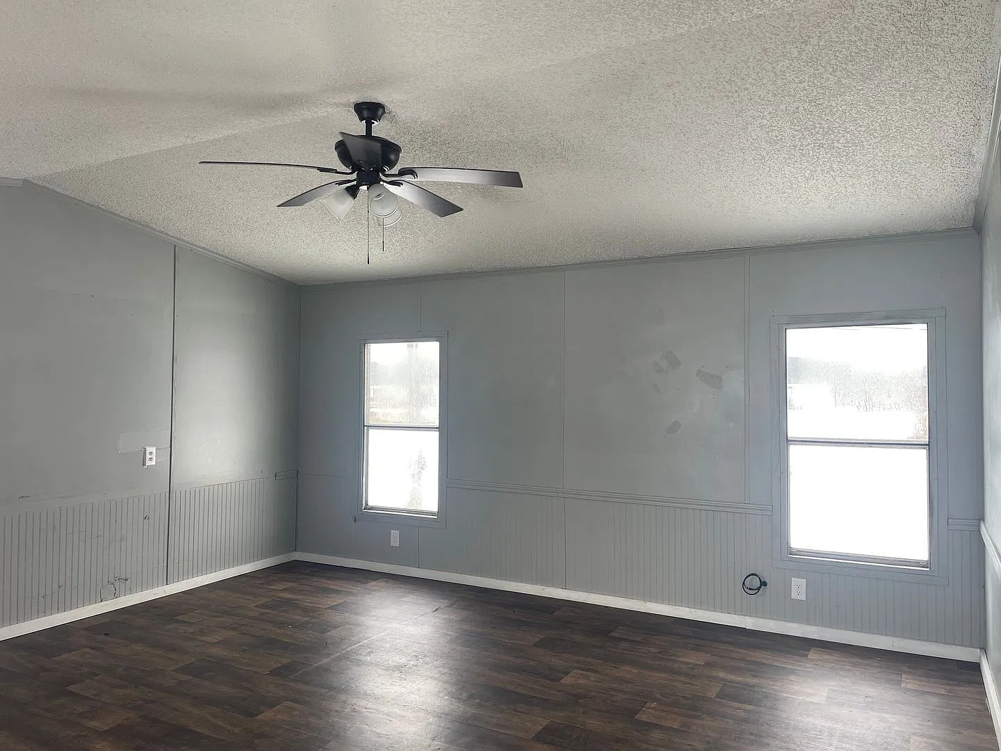 Country living with spacious front and backyard - 3 beds/ 2bath available now — Photo 4