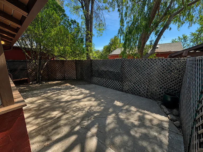 406 S Signal St #A — Photo 31