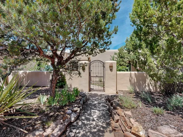 43 Blue Jay Dr, Santa Fe, NM 87506