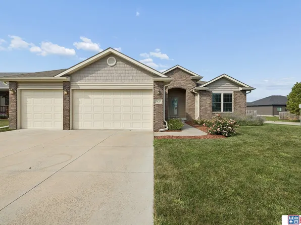 7420 Yankee Woods Dr, Lincoln, NE 68516