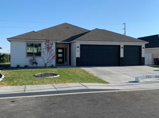 7702 Massey Dr, Pasco, WA 99301
