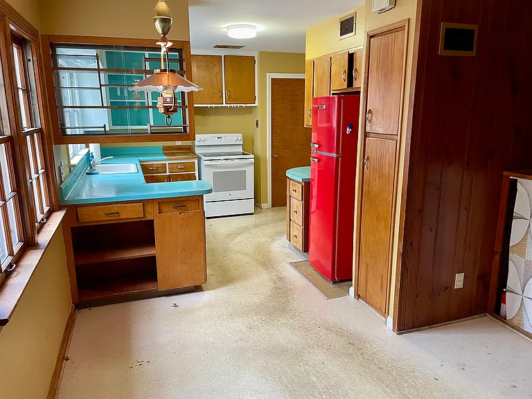 208 Cohan Rd — Photo 3