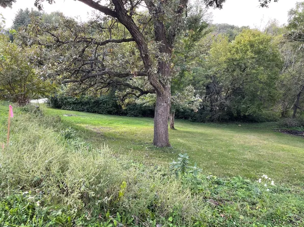 23 Fore Seasons Dr, Grinnell, IA 50112
