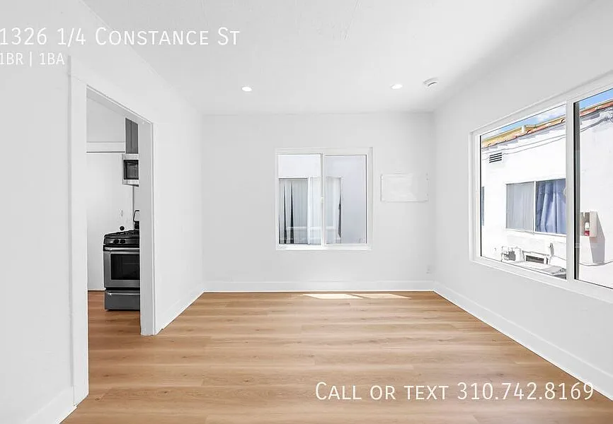 Newly Remodeled 1BR Apartment in Prime Pico-Union Location — Photo 3
